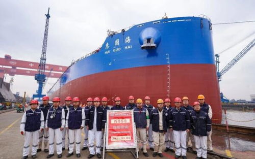 扬州中远海运重工第五艘21万吨散货船顺利完成出坞节点