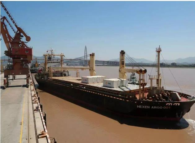 散杂货船运输重大件运输的特点重大件运输随着大型工程项目的繁荣而