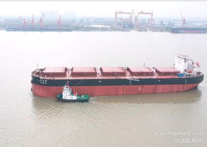 宁波润华海运64000吨散货船华江807号顺利通过南京长江大桥